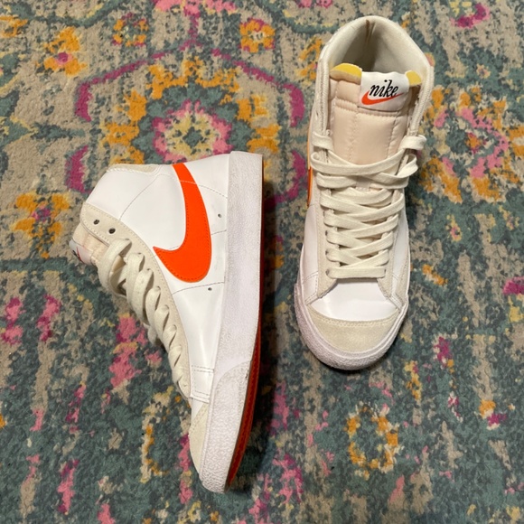 Nike Blazer Mid '77 SE White Orange Sail First Use Women's 8.5 RARE - Picture 3 of 14